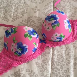 GILLY HICKS Bra
